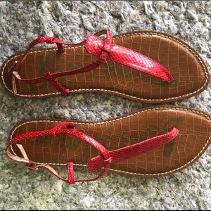 Leather thong sandals